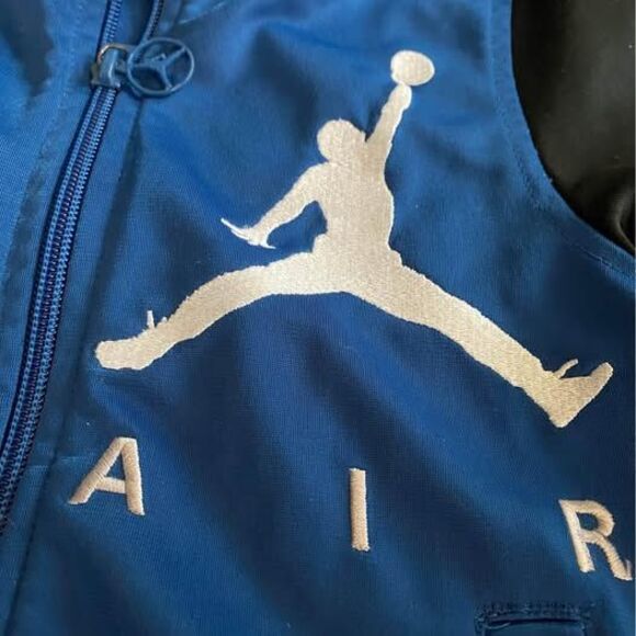 Boys Jordan zip up & sweatpants size 3/4T kids toddler. Small spots on pants - Picture 4 of 5